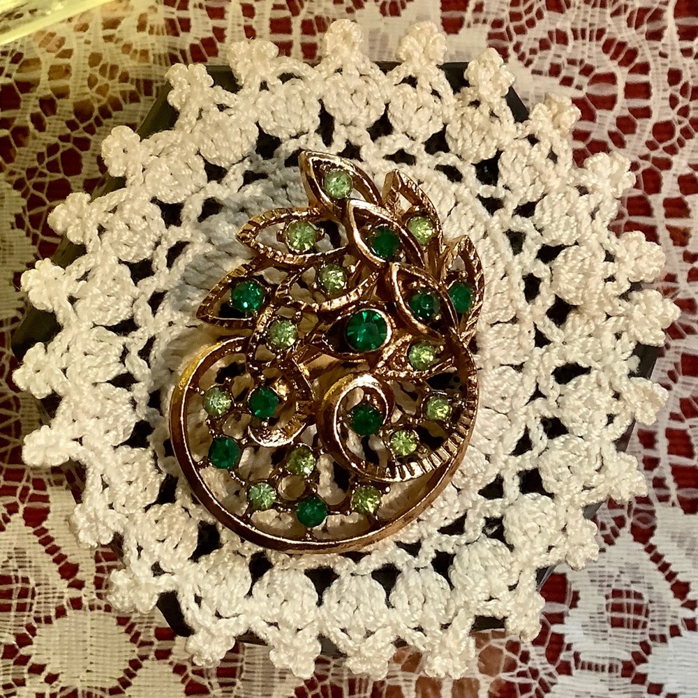 Vintage Brooch Pin costume jewelry greens & gold tone